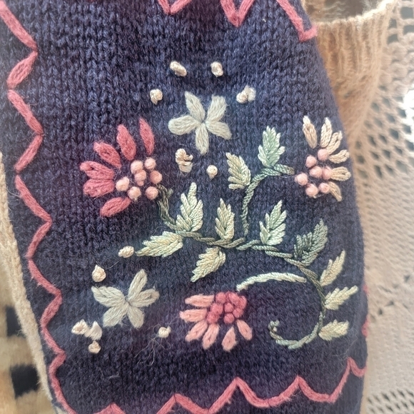 Jantzen classics large embroidered by hand tan and navy blue button up vest - Picture 10 of 15